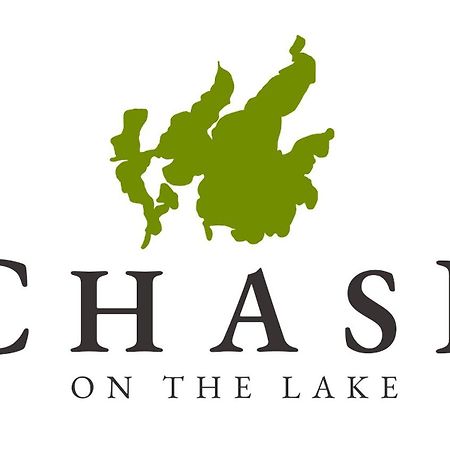 Chase On The Lake Walker Екстериор снимка